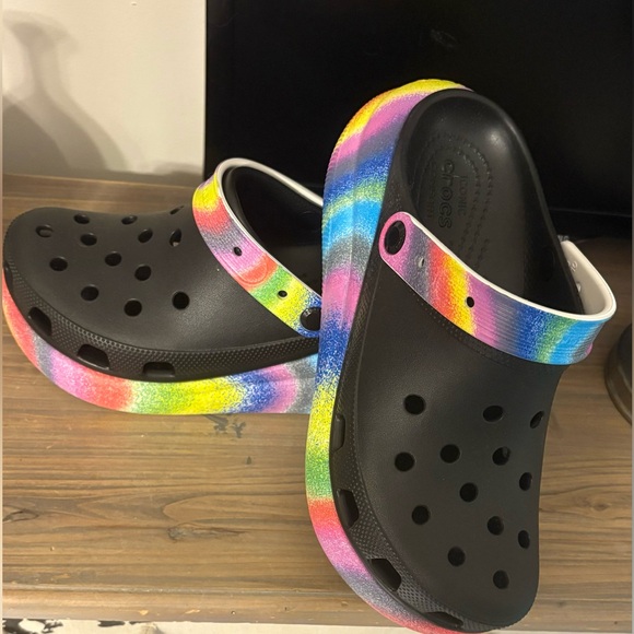 CROCS PLATFORM BLACK/RAINBOW CLOGS - Picture 10 of 10